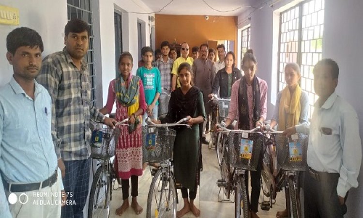 NEWS: ताल विद्यालय में साईकिल वितरण समारोह सम्पन्न, विद्यार्थियों के चेहरे पर दिखी खुशी, पढ़े खबर