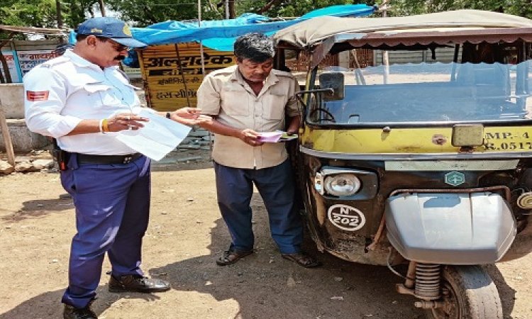 BIG NEWS: सड़क सुरक्षा जागरूकता अभियान, नाबालिगों पर पुलिस हुई सख्त, की ताबड़तोड़ चालानी कार्यवाही, अवैध ऑटों संचालकों से भी वसूली राशि, पढ़े ये खबर