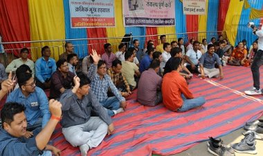 NEWS: मंदसौर में संविदा कर्मचारियों की हड़ताल का 16 वां की, सरकार के खिलाफ प्रदर्शन जारी, पढ़े ये खबर