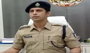 BIG BREAKING: SP अमित कुमार तोलानी का बड़ा एक्शन, तीन आरक्षकों पर गिरी गाज, इस थाने से सीधा किया लाइन अटैच, तो एक हैड कॉन्स्टेबल को भी इधर से उधर, क्या है मामला...! पढ़े ये खबर