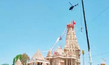 NEWS:- होरी हनुमान मंदिर के शिखर पर हुई 90 किलो कलश की स्थापना, बड़ी संख्या में पहुंचे श्रद्धालु, हेलिकॉप्टर द्वारा की गई पुष्पवर्षा, पढ़े खबर