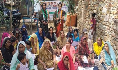 NEWS: नारी सम्मान योजना, महिला कांग्रेस जिलाध्यक्ष पहुंची ग्राम चीताखेड़ा, यहां लगाई चौपाल, फिर भरे सैकड़ों फार्म, किसे कहां- झूठ और लूट की सरकार, पढ़े ये खबर