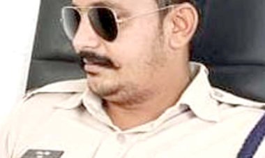 BIG NEWS : मंदसौर पुलिस कप्तान का बड़ा एक्शन, अवैध गतिविधियों में लिप्त आरक्षक बर्खास्त,चोरी की बोलेरो छुड़वाने का प्रयास, और तस्करी   के खेल में शामिल, तो अब हुई ये बड़ी कार्यवाही, पढ़े ये खबर
