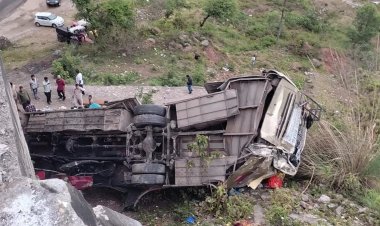 BIG BREAKING: भीषण सड़क हादसा, माता वैष्णोदेवी जा रही बस खाई में गिरी, 10 लोगों की मौत...! तो कई घायल भी, पुलिस व CRPF की टीम मौके पर, रेस्क्यू जारी, पढ़े ये खबर