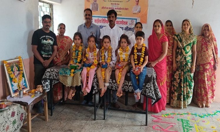 NEWS: चाईल्ड रिलीफ मिशन फाउंडेशन ने मनाया लाडली लक्ष्मी दिवस, नन्हीं बालिकाओं ने बनाई रांगोली, बेटी बचाओं पर दिया ये बड़ा संदेश, पढ़े खबर