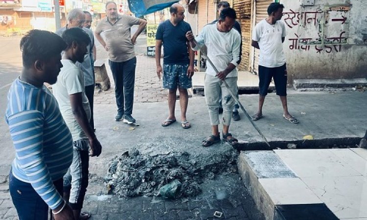NEWS: स्वच्छता को लेकर नपाध्यक्ष चौपड़ा निरंतर सक्रिय, जाम पड़े नालों की कराई सफाई, आज नीमच शहर में यहां चलाया अभियान, क्या बोली आम जनता, पढ़े ये खबर