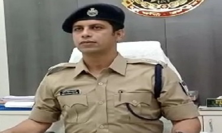 BIG BREAKING: SP अमित कुमार तोलानी का बड़ा एक्शन, तीन आरक्षकों पर गिरी गाज, इस थाने से सीधा किया लाइन अटैच, तो एक हैड कॉन्स्टेबल को भी इधर से उधर, क्या है मामला...! पढ़े ये खबर