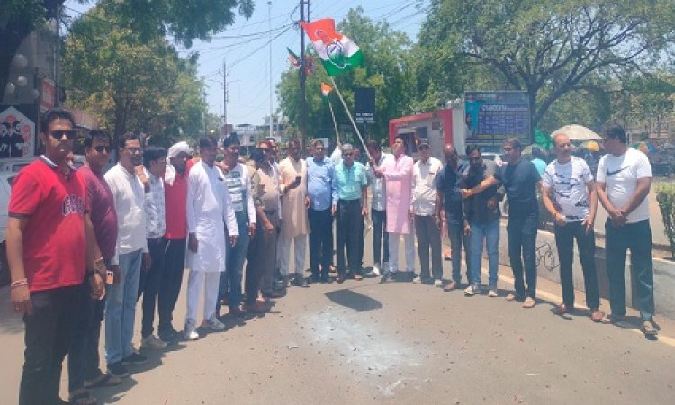 BIG NEWS: नीमच के मुख्य चौराहे पर कांग्रेस ने मनाया जश्न, कार्यकर्ताओं ने की भव्य आतिशबाजी, खिलाई मिठाइयां, कहां बनी सरकार, पढ़े ये खबर