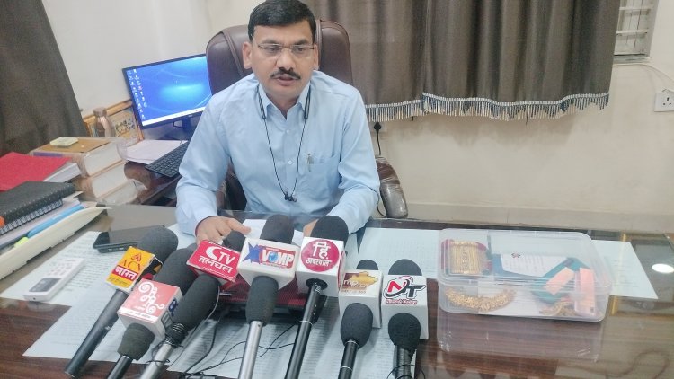 BIG BREAKING: नीमच पुलिस को मिली बड़ी सफलता, अन्तर्राज्यीय गैंग का पर्दाफाश, यहां दबिश के बाद आरोपी गिरफ्तार, सोने के आभूषणों भी बरामद, ASP ने प्रेसवार्ता में किया खुलासा, ऐसे देते थे वारदात को अंजाम, पढ़े ये खबर