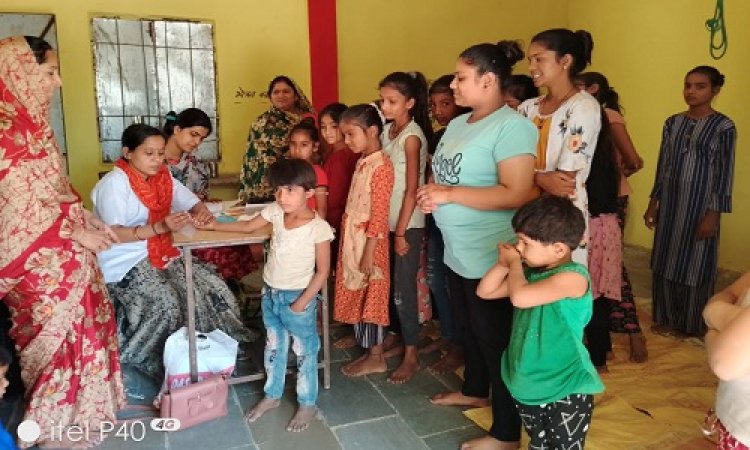 NEWS: बरखेड़ा गांव में लाडली लक्ष्मियों का किया स्वास्थ्य परीक्षण, हीमोग्लोबिन की जांच, फिर उपचार भी, पढ़े खबर