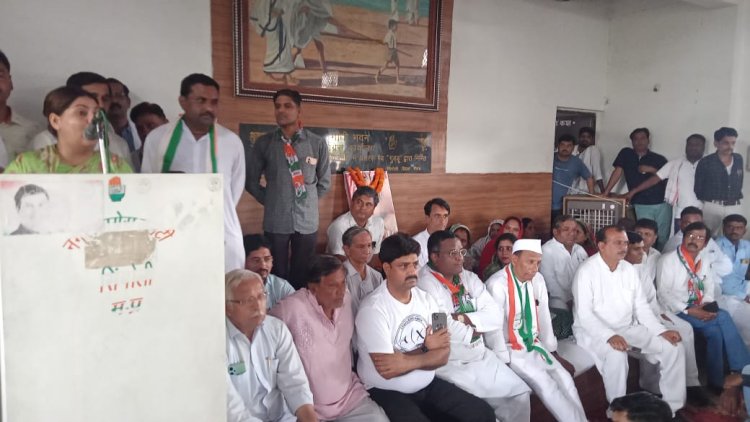 NEWS: जिला प्रभारी नूरी खान पहुंची सिंगोली, कांग्रेस की नारी सम्मान योजना का किया शुभारंभ, सम्मलेन में कार्यकर्ताओं से की चर्चा, पढ़े ये खबर