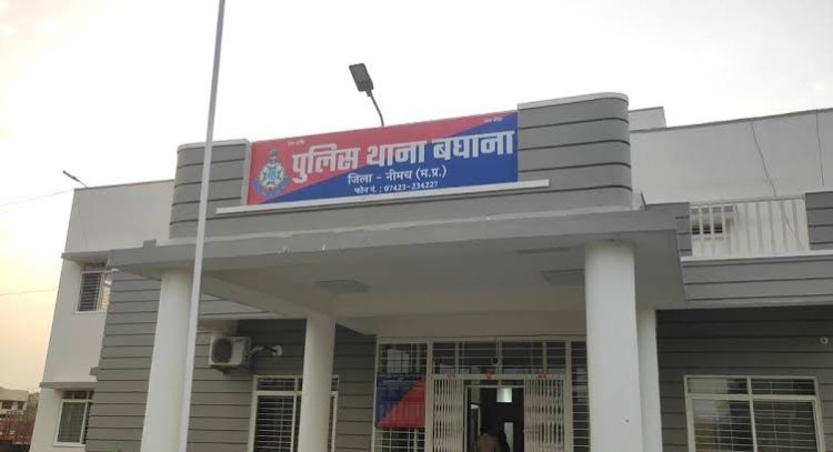 BIG NEWS: राजस्थान से खरीदा नशा, फिर ट्रेन में सफर, नीमच पहुंचते ही अरुण को पुलिस ने घेरा, तो इसके भी छूटे पसीने, बघाना के ये दो रसूखदार गिरफ्त में, तो ये बोतले खाकी ने की जप्त, पढ़े ये खबर