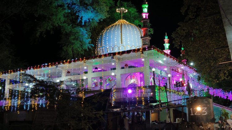 NEWS: उर्स बाबा शहाबुद्दीन र.अ. के दूसरे दिन सजी महफिल-ए-समा, मशहूर कव्वालों ने पेश किए सूफियाना कलाम, झूमे सामेईन, पढ़े खबर
