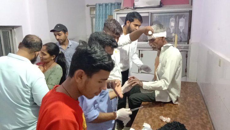 BIG NEWS: रोड़ पर दौड़ती बाइक, और उस पर सवार परिवार, मनासा-मंदसौर मार्ग पहुंचते ही हुआ ये हादसा, एक बच्ची सहित घायल, क्या है घटना...! पढ़े ये खबर