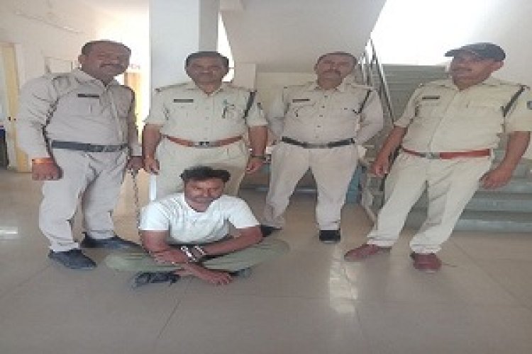 BIG NEWS: हजारों का इनाम, और सालों से फरार, जावद-जीरन थाने में कई मामले दर्ज, अब इस थाने की पुलिस की तलाऊ गांव में दबिश, आरोपी गिरफ्तार, पढ़े ये खबर