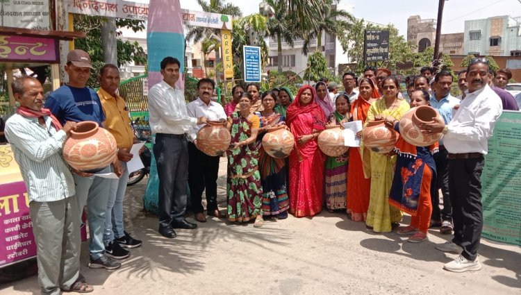 NEWS: मिशन लाइफ, अधिकारीयों-कर्मचारियों ने निकाली जागरूकता रैली, महिलाओं को वितरित किये मटके, मनासा नगरवासियों को दिया ये संदेश, पढ़े खबर