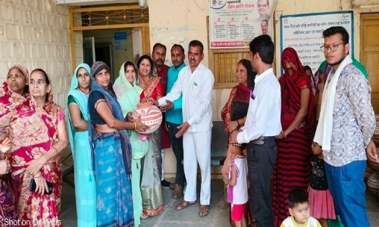 NEWS: मिशन लाइफ अभियान, रतनगढ़ में नगरवासियों को वितरित किये देसी फ्रिज, दिया ये संदेश, आगामी दिनों में होंगे ये आयोजन, पढ़े खबर