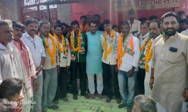 BIG NEWS: नीमच जिले में भाजपा को बड़ा झटका, कई कार्यकर्ताओं ने छोड़ी पार्टी, थामा हाथ का पंजा, किसान नेता गुर्जर ने कहीं ये बात, पढ़े खबर