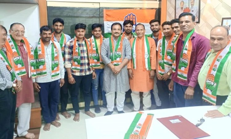 BIG NEWS: नीमच जिले में भाजपा को बड़ा झटका, इन सात कार्यकर्ताओं ने एक साथ छोटी पार्टी, फिर थामा हाथ का पंजा, इन्होंने दिलाई सदस्यता, पढ़े ये खबर