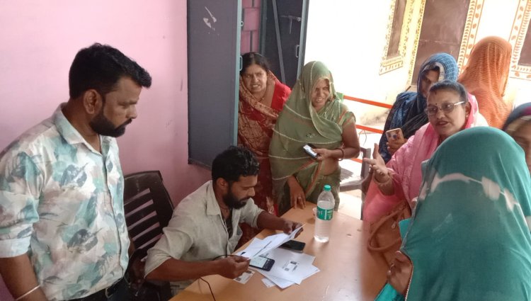 NEWS: लाडली बहना योजना, ग्राम भाटखेड़ी में कैम्प का आयोजन, वंचित महिलाओं के भरे फार्म, डाक विभाग का रहा सहयोग, पढ़े खबर