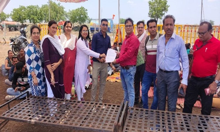 NEWS: सरकार का वादा अब तक अधूरा, संविदा कर्मियों ने निकाला केंडल मार्च, प्रार्थना सभा भी आयोजित, CM शिवराज से किया अनुरोध, पढ़े ये खबर