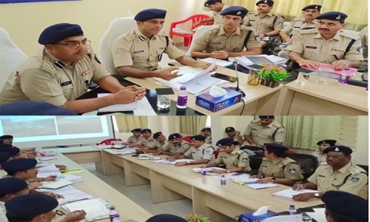 BIG NEWS: जब नीमच पहुंचे पुलिस विभाग के ये अफसर, तो मची हलचल, फिर कंट्रोल रूम पर हाईलेवल बैठक, अपराधों की समीक्षा, फिर अधिकारियों को दिए सख्त निर्देश, पढ़े ये खबर