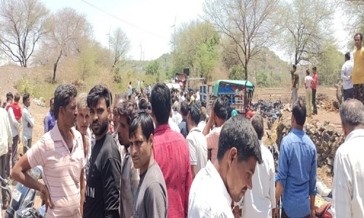 OMG ! हंसी-खुशी घर लौटता परिवार, रास्ते में काल बना कुआं, पानी में डूबे पति-पत्नी व बच्ची, फिर फरिश्ता बन आये ये लोग, किसे बचाया, और किसकी चली गई जान...! मामला मंदसौर जिले का, पढ़े ये खबर