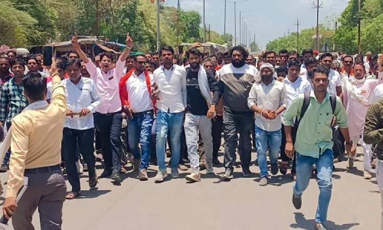 BIG NEWS: धनगर गायरी समाज उतरा सड़कों पर, SP के नाम ज्ञापन, इस पर कार्यवाही की मांग, चक्काजाम के साथ बंद का आव्हान भी, मामला- ग्राम अरनिया मामादेव में हुए खुनी संघर्ष का, पढ़े खबर