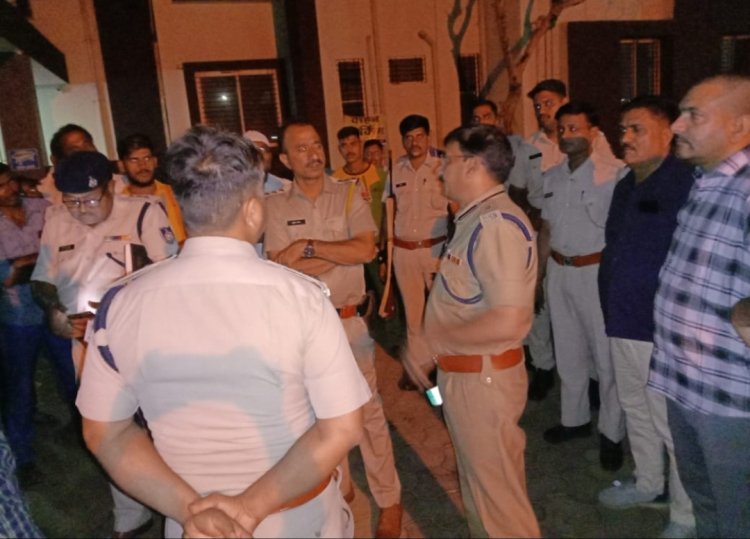 BIG NEWS: जेतपुरा फंटे पर बड़ा घटनाक्रम, निम्बाहेड़ा पुलिस पर हमला, पहले बारह बोर से फायर, फिर पुलिस से ही छीनी पिस्टल, और S.I को मारी गोली, ऐसे आए हमलावर, वारदात के बाद इन्हें ले गए साथ, पढ़े ये खबर