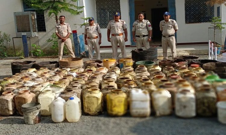 BIG NEWS: कुकड़ेश्वर पुलिस की ग्राम तलाऊ में दबिश, हजारों लीटर लहान, और कच्ची शराब बनाने के उपकरण जप्त, फिर मौके पर ये बड़ा एक्शन, इस अभियान के तहत की कार्यवाही, पढ़े खबर