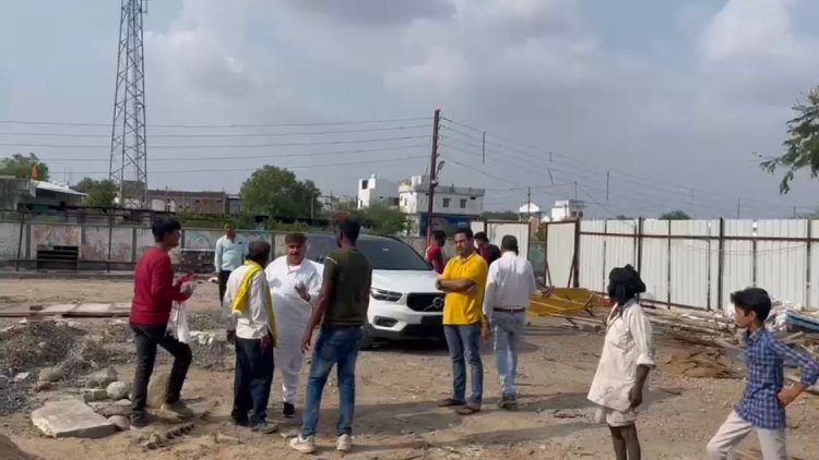 NEWS: समाजसेवी अशोक अरोरा पहुंचे भादवामाता, मंदिर निर्माण का लिया जायजा, पढ़े खबर