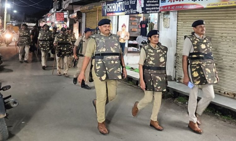 NEWS: आगामी त्यौहार, और हाई अलर्ट पर पुलिस, DSP के साथ पुलिस अधिकारियों ने निकला फ्लैट मार्च, मनासा में यहां तैनात हुई तीसरी आंख, पढ़े ये खबर