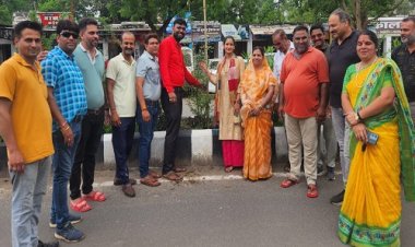 NEWS: स्वच्छता के साथ नीमच को सुंदर बनाने का संकल्प, मुख्य मार्गो को प्रकृति से निहारने का प्रयास, नपाध्यक्ष चौपड़ा ने कहां- पर्यावरण की सुरक्षा के लिए पौधारोपण जरूरी, पढ़े खबर