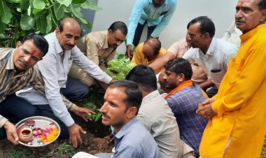 NEWS: जिला जेल गरोठ में वृक्षारोपण एवं संगीत संबोधन, गायत्री शक्तिपीठ का मिला सहयोग, इन्होंने रखें अपने-अपने विचार, पढ़े कैलाश विश्वकर्मा की खबर