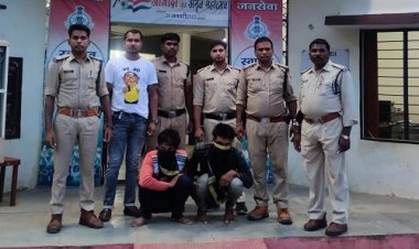 BIG NEWS: रेलवे स्टेशन के पास पुलिस की दबिश, कपड़े के थैलों से नशे की खैप बरामद, मौके से दो आरोपी भी गिरफ्तार, अब शामगढ़ के इस युवक की तलाश, गरोठ में तस्करी पर खाकी का शिकंजा, पढ़े ये खबर