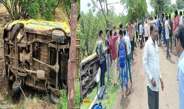 BIG NEWS: बस पलटने के बाद पालकों और लोगों में आक्रोश, स्कूल के गेट पर जड़ा ताला, क्यों होती है आये दिन दुर्घटनाएं...! पढ़े कैलाश शर्मा की ये खबर