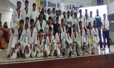 NEWS: रतलाम में राज्य स्तरीय ताइक्वोंडो प्रतियोगिता संपन्न, इन चार खिलाड़ियों ने किया मंदसौर का प्रतिनिधित्व, मैडल पर जमाया अपना कब्जा, पढ़े ये खबर
