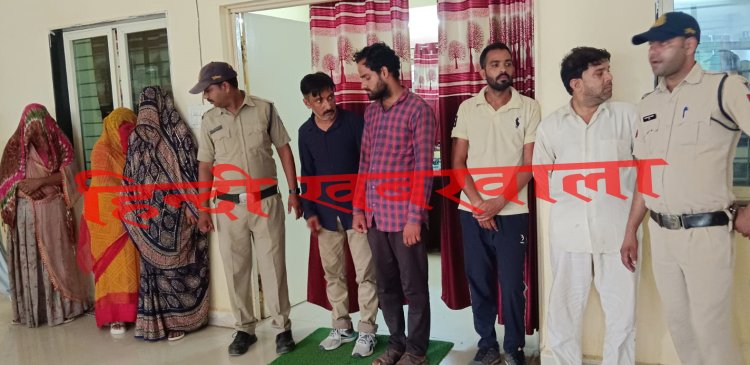 BIG BREAKING: कपड़ा व्यापारी रेपकांड मामला, हनीट्रैप गैंग ने रचा चक्रव्यूह, और ऐसे फंसाया था मनासा के कैलाश दुआं को, अब पुलिस की स्पेशल टीम को मिली सफलता, गिरोह का पर्दाफाश, चार पुरुषों सहित इतनी महिलांए गिरफ्तार, पढ़े ये खबर