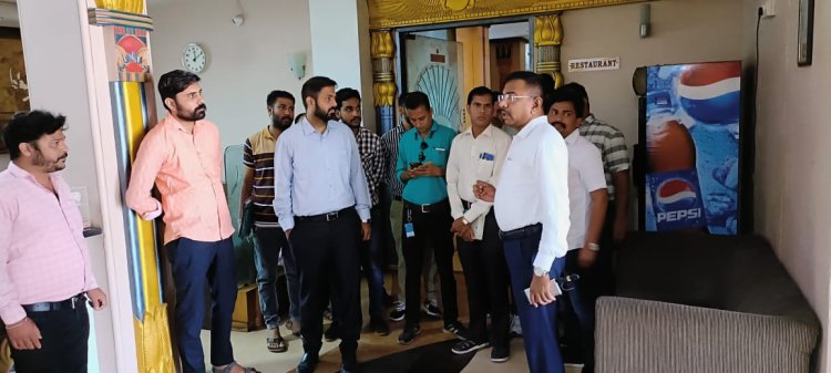 BIG NEWS: नीमच जिला प्रशासन और नगर पालिका अलर्ट मोड पर, इन होटलों और स्कूल में पहुंचे अधिकारी, कहीं रेस्टोरेंट, तो कहीं ऑफिस किए सील, क्या है पूरा मामला...! पढ़े ये खबर