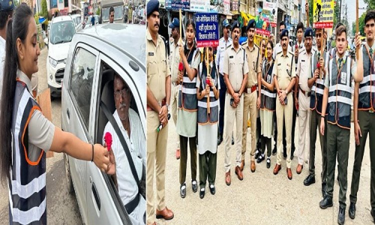 BIG NEWS: मुख्यालय का विशेष अभियान, और नीमच जिला पुलिस अलर्ट, स्कूली छात्र-छात्राओं को बनाया ट्रैफिक कैंडिडेट, फिर इन्हें फूल देकर किया सम्मानित, तो इन पर की चालानी कार्यवाही, पढ़े ये खबर