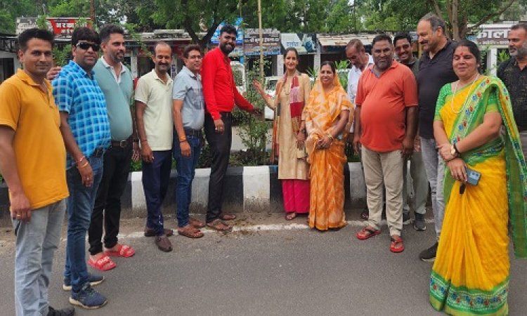 NEWS: स्वच्छता के साथ नीमच को सुंदर बनाने का संकल्प, मुख्य मार्गो को प्रकृति से निहारने का प्रयास, नपाध्यक्ष चौपड़ा ने कहां- पर्यावरण की सुरक्षा के लिए पौधारोपण जरूरी, पढ़े खबर