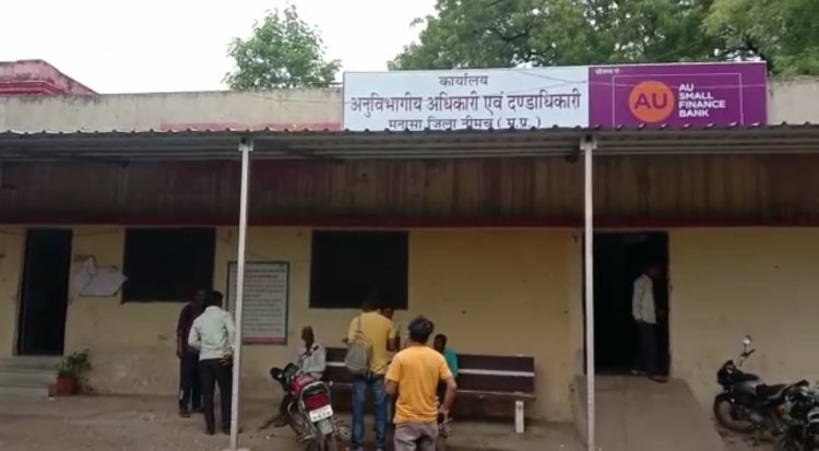 NEWS: मोखमपुरा गांव में सड़क का निर्माण, पर ये काम रह गया अधूरा, अब बड़ी समस्या आ गई सामने, ग्रामीणों ने SDM को सौंपा ज्ञापन, पढ़े खबर