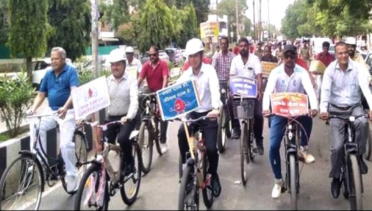 BIG NEWS: जिला कलेक्टर और एसपी साइकिल पर हुए सवार, जब शहर में निकले, तो इनका काफिला चला साथ, शहरवासियों को दिया बड़ा संदेश, 12 अगस्त के दिन ये महा अभियान, पढ़े ये खबर