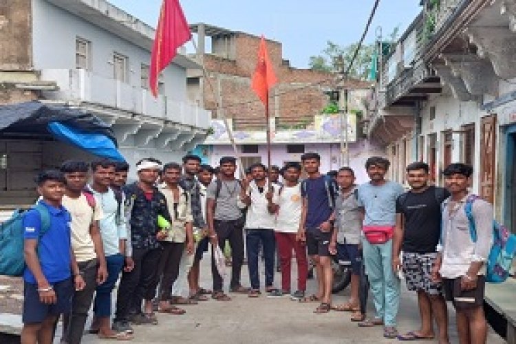 NEWS: कुशवाह मित्र मंडल के तत्वाधान में हांसपुर से जोगणिया माता धाम के लिए रवाना हुईं पैदल यात्रा, भक्त दो दिन मे करेंगे 100 किलोमीटर सफर तय ,पढ़े खबर