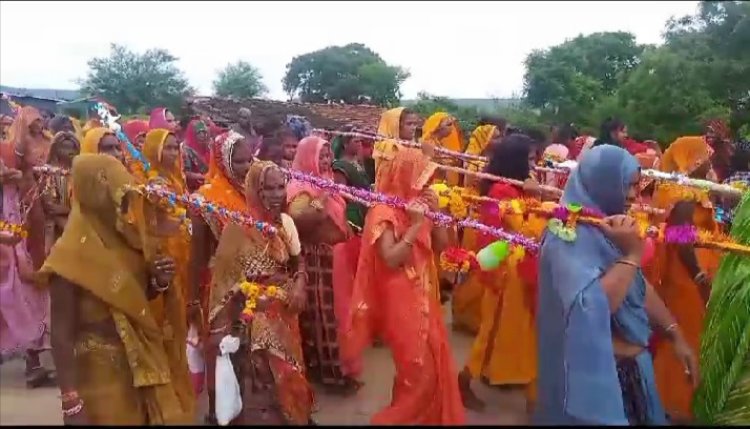 NEWS: सावन सोमवार का तीसरा दिन, महिलाओं ने उठाएं कावड़, डीजे की थाप के साथ पहुंची जलेश्वर महादेव, दर्शन कर लिया आशीर्वाद, सुख-समृद्धि की कामना भी, पढ़े ये खबर