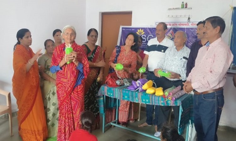 NEWS: JSG उड़ान के सदस्य पहुंचे वृद्धाश्रम और मूकबधिर छात्रावास, रैनकोट और छाते किएं वितरित, पढ़े ये खबर