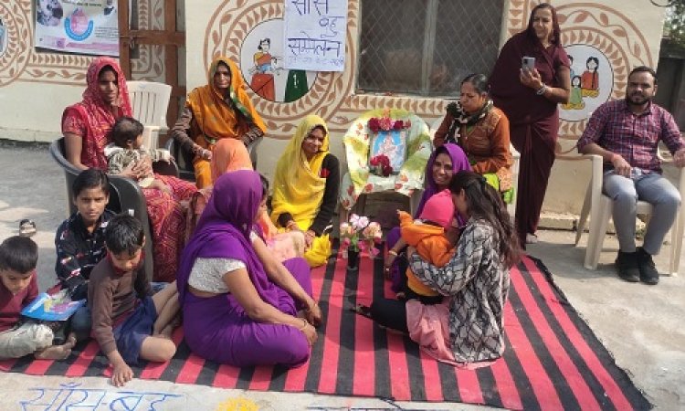 NEWS: खजुरी उप-स्वास्थ्य केंद्र पर सास-बहू सम्मेलन संपन्न, परिवार नियोजन के लिए महिलाओं को किया जागरूक, पढ़े खबर