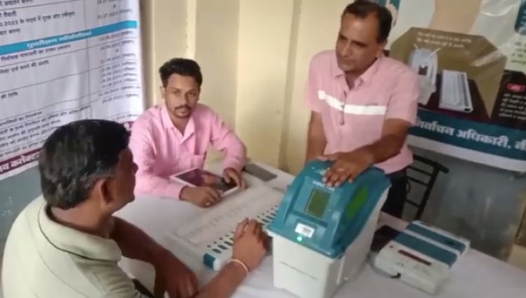 NEWS: मतदाता जागरूकता अभियान, मनासा न्यायालय परिसर में ईवीएम मशीन का किया प्रदर्शन, पढ़े खबर