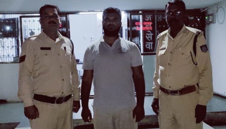 BIG NEWS: विदेश में नौकरी दिलाने का झांसा, और लोगों से करता ठगी, जब नयागांव चौकी पहुंची शिकायत, तो एक्शन में आई खाकी, यहां दबिश के बाद आरोपी मोहम्मद हबीबुद्धीन गिरफ्तार, अब इसकी तलाश, पढ़े ये खबर