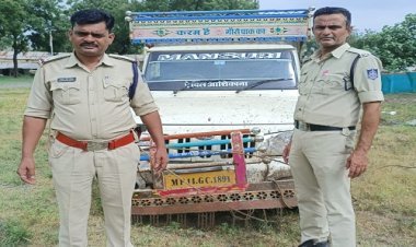 BIG NEWS: पिकअप में स्मगलिंग की सुचना, और गरोठ पुलिस की यहां नाकाबंदी, काफी देर चला पकड़ा-धकड़ी का खेल, फिर डोडाचूरा की बड़ी खैप जप्त, लेकिन तस्कर हो गया फरार, पर कैसे...! पढ़े ये खबर